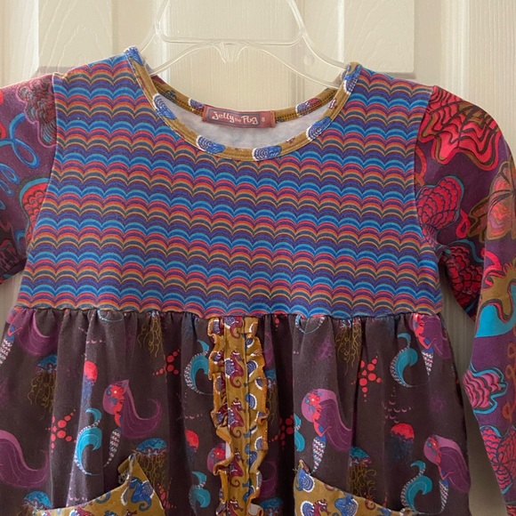 Jelly and Pug Multicolor Girls Dress size 8, Ruffle Down Front, 2 Front Pockets - Picture 3 of 7